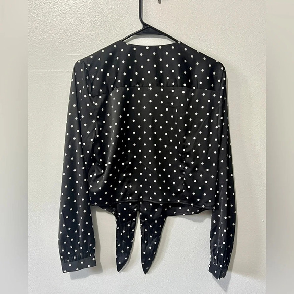 Guess Polka Dotted Cropped Tie Front Blouse - Small - Picture 4 of 6